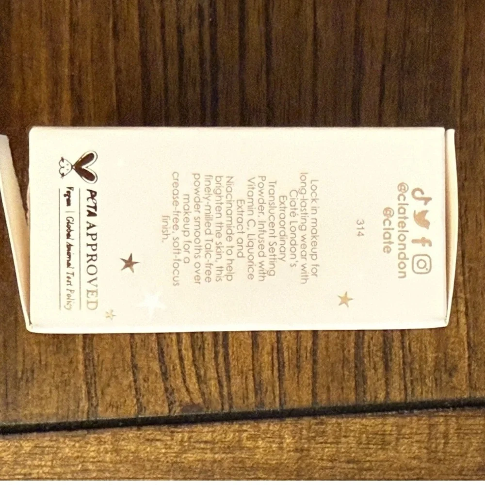 Extraordinary Translucent Setting Powder - Picture 3 of 5